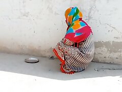 Road pa bethi mangnay wali Hindu lady ko choda aur oski Gand phar di bahot Maza Aya pori Raat chodai ki aur lun choswaya