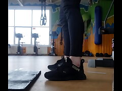 A Young Gal Shakes her Rump in The Gym