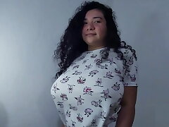 Chica huge-chested baila sexy enfrente de su cu&ntilde;ado